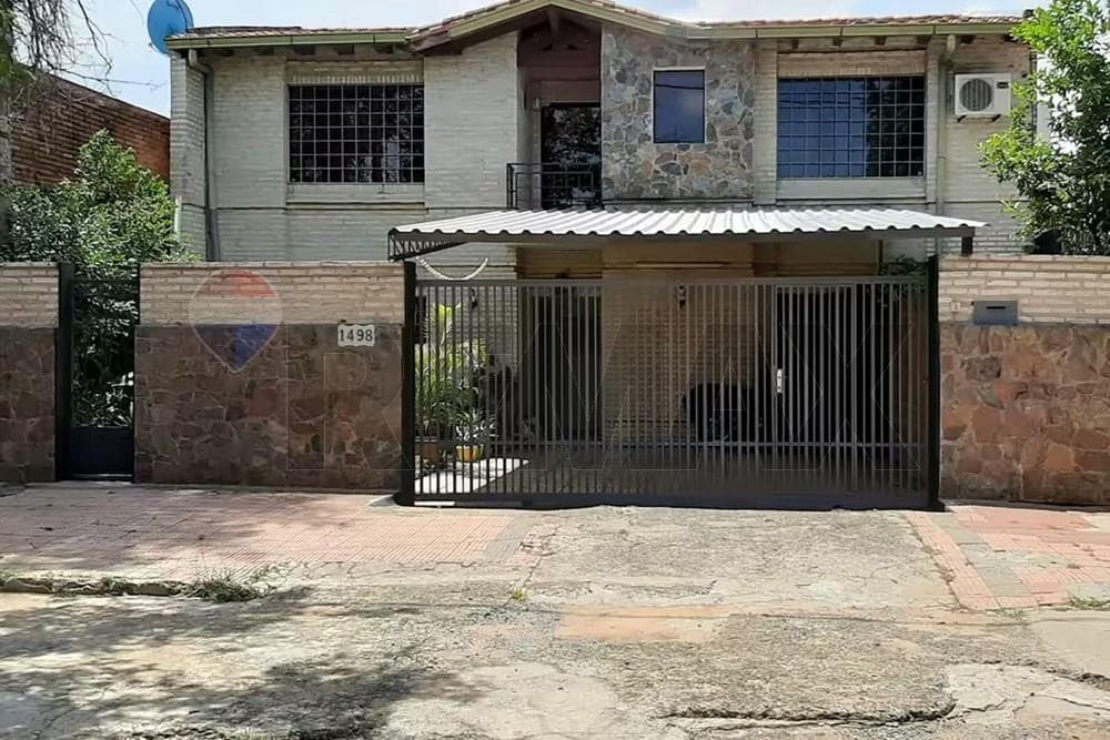 Vendo Amplia casa con un terreno de 459 M2 en Carmelitas Asunción