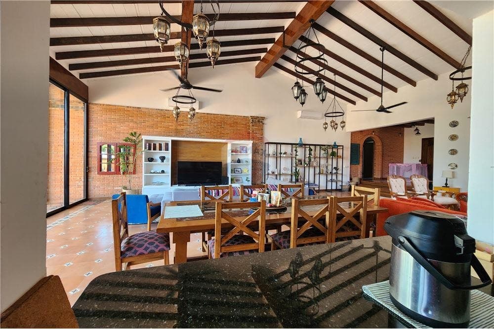 Alquiler anual – Casa moderna de 5 dormitorios en San Bernardino – 2