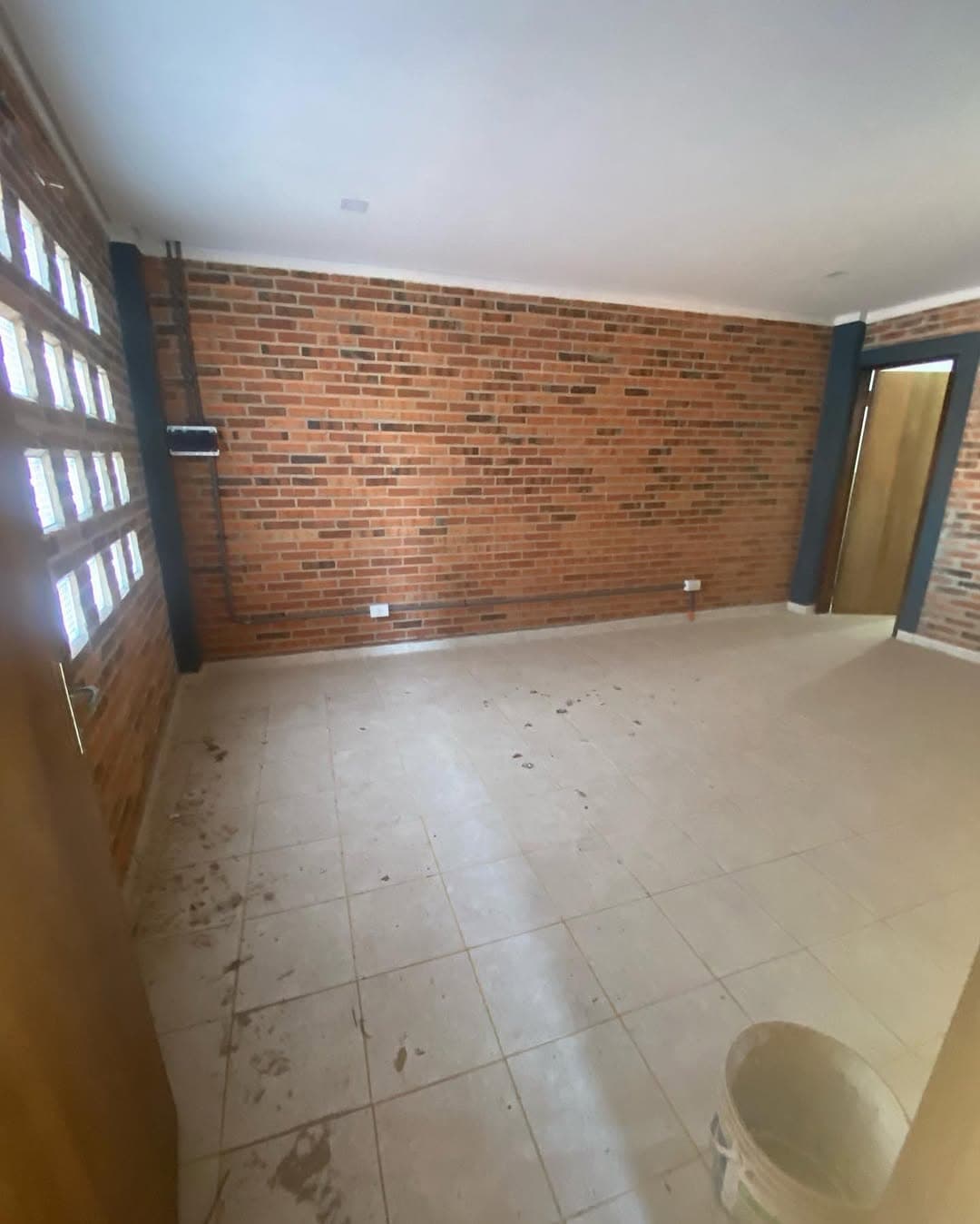 ALQUILO 2 DEPÓSITOS EN MRA – ZONA PUERTO SEGURO.