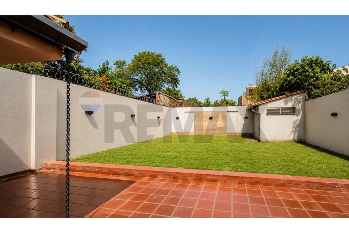 HERMOSA RESIDENCIA EN EL BARRIO SAN VICENTE ASUNCION – 2
