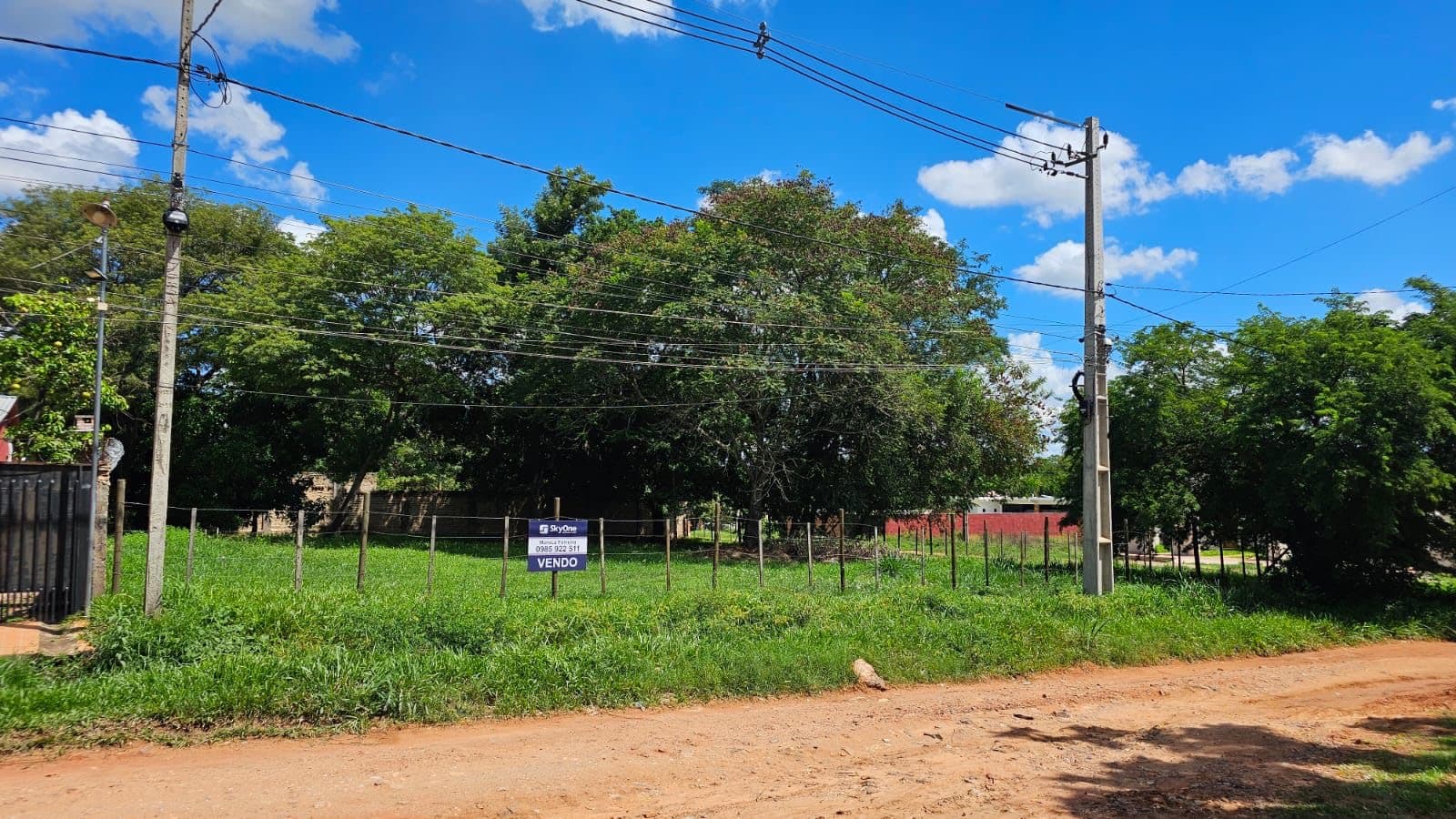VENDL TERRENO EN ESQUINA EN LUQUE