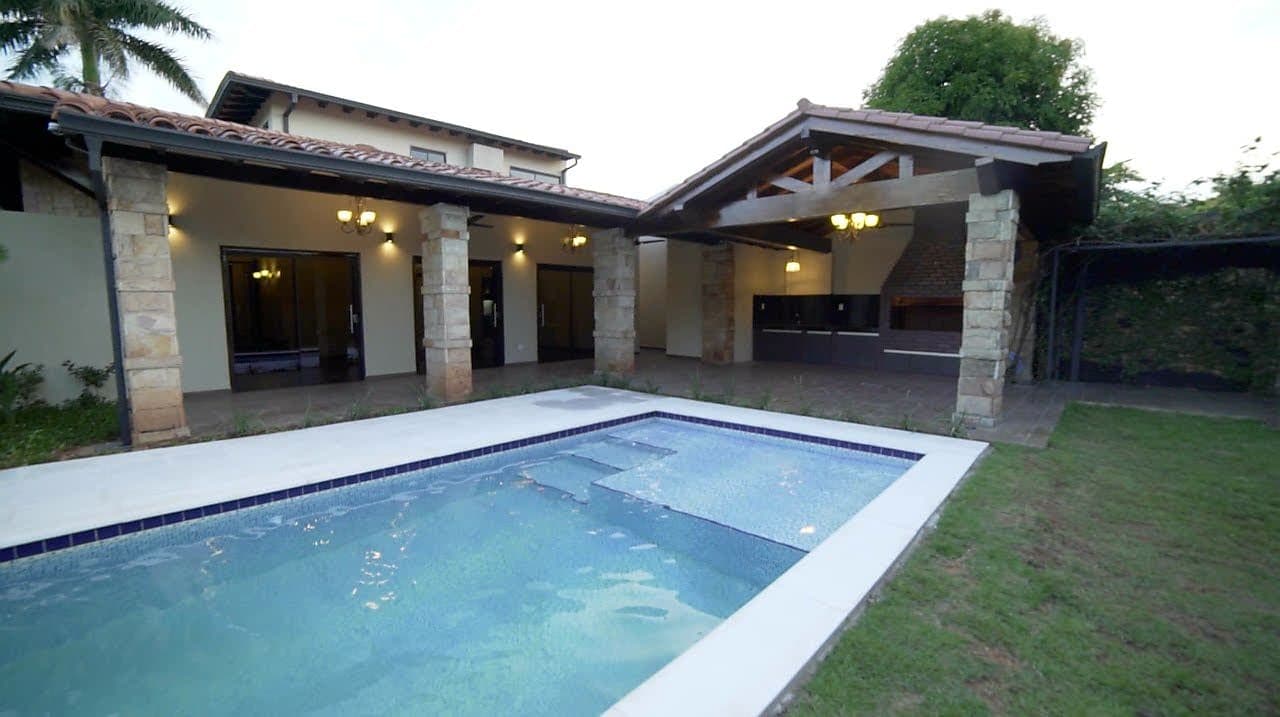Hermosa Casa Premiun Zona Top Laguna Grande – 3