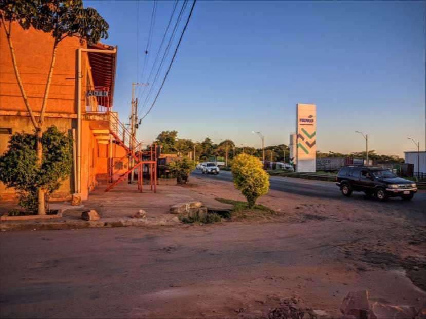 Casa y amplios salones para negocio en esquina - Ypane sobre Acceso Sur – 3