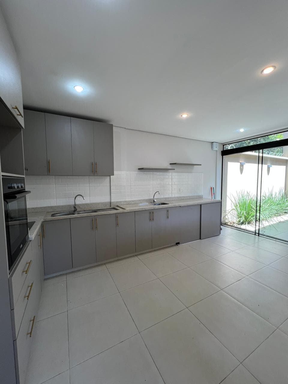EN VENTA DÚPLEX A ESTRENAR EN LUQUE – 3