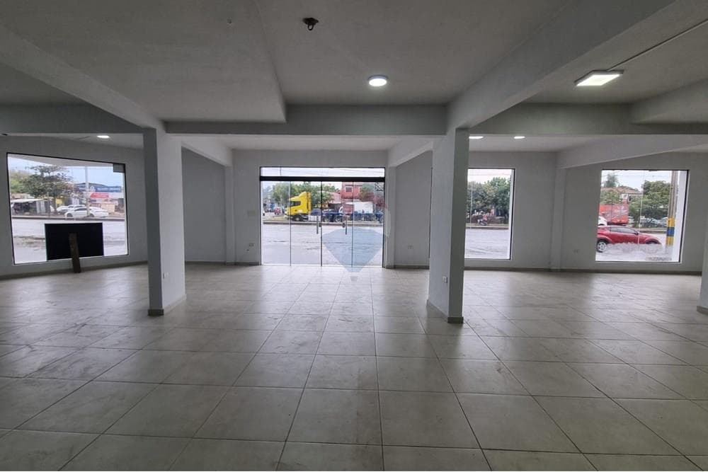 Alquiler comercial en Loma Pyta – 2