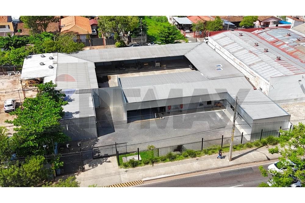 Depósito corporativo sobre Av. Madame Lynch – 3