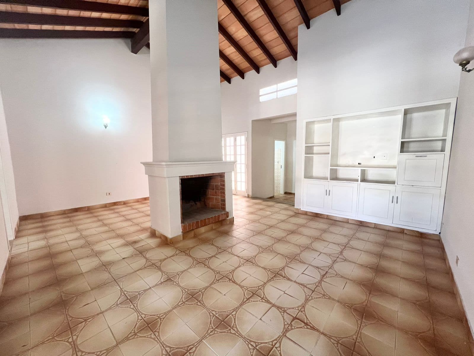 En Venta Casa De 2 Pisos En Barrio Herrera V137/ – 2