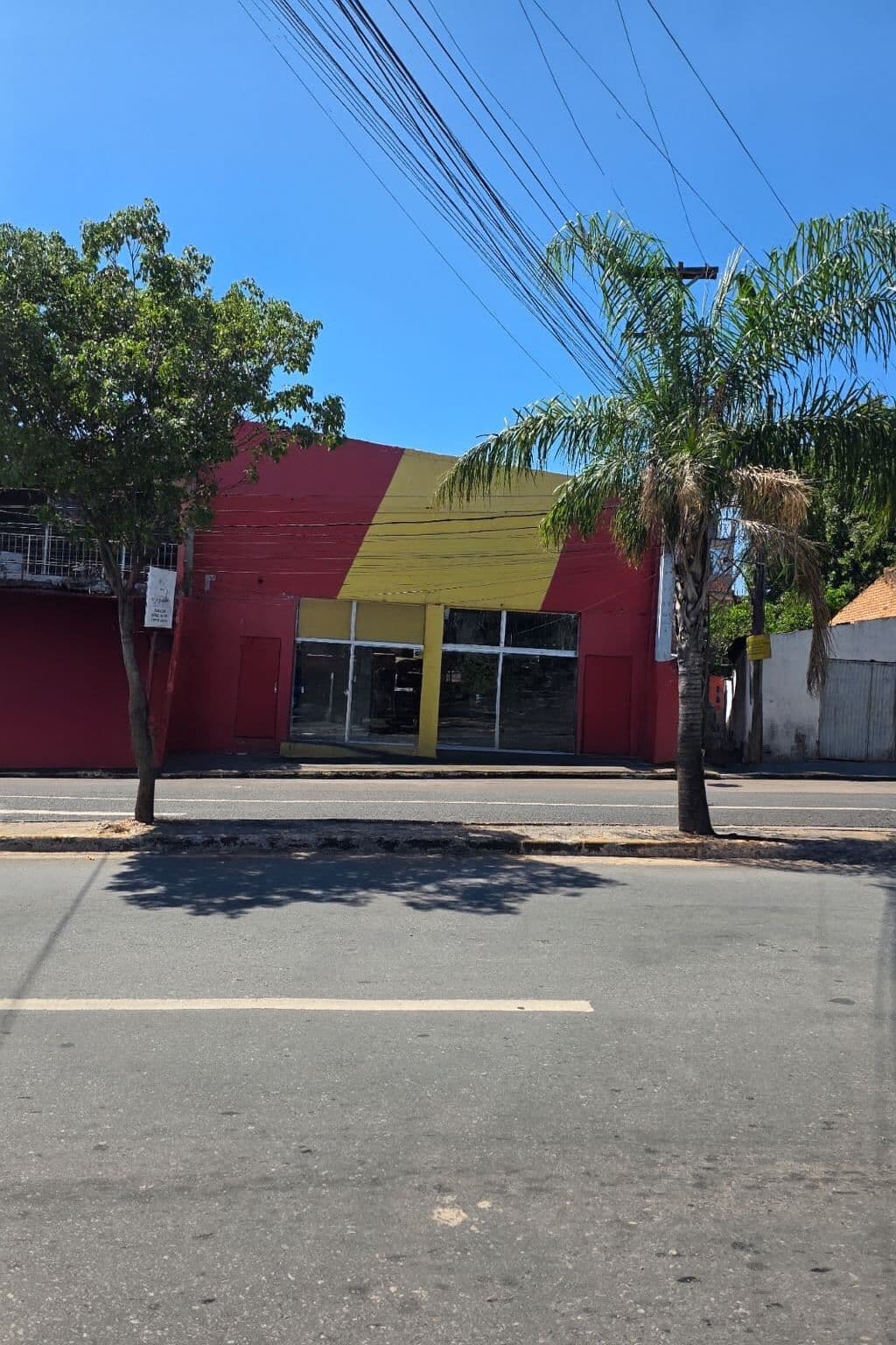 ALQUILO SALON COMERCIAL ALTA DEMANDA EN CUIDAD NUEVA