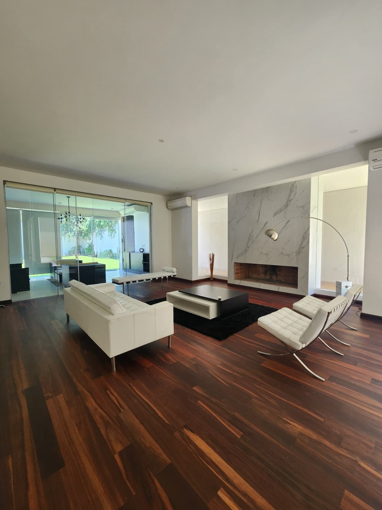 Casa en alquiler de 4 habitaciones en Suite, amoblada, Los Laureles – 2