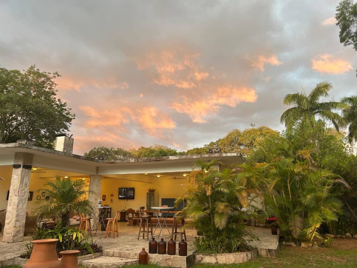 A LA VENTA CASA EN INMEJORABLE ESQUINA EN EL CENTRO DE SAN BERNARDINO