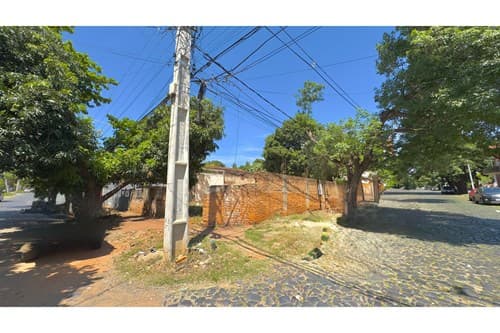 Terreno en esquina con excelente ubicación en el barrio Vista Alegre
