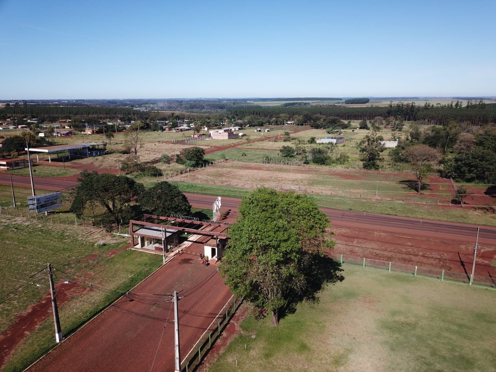 ¡Inversión Estratégica! Terreno Exclusivo de 5.000 m² con Frente Directo a Supercarretera en Hernandarias KM 06, Potencial Ilimitado para Desarrollo Comercial y Residencial. – 3
