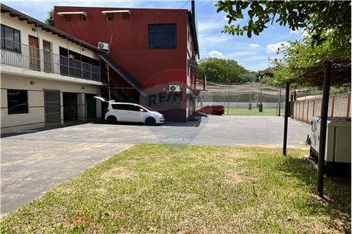 Alquilo local con show room y oficinas – 3