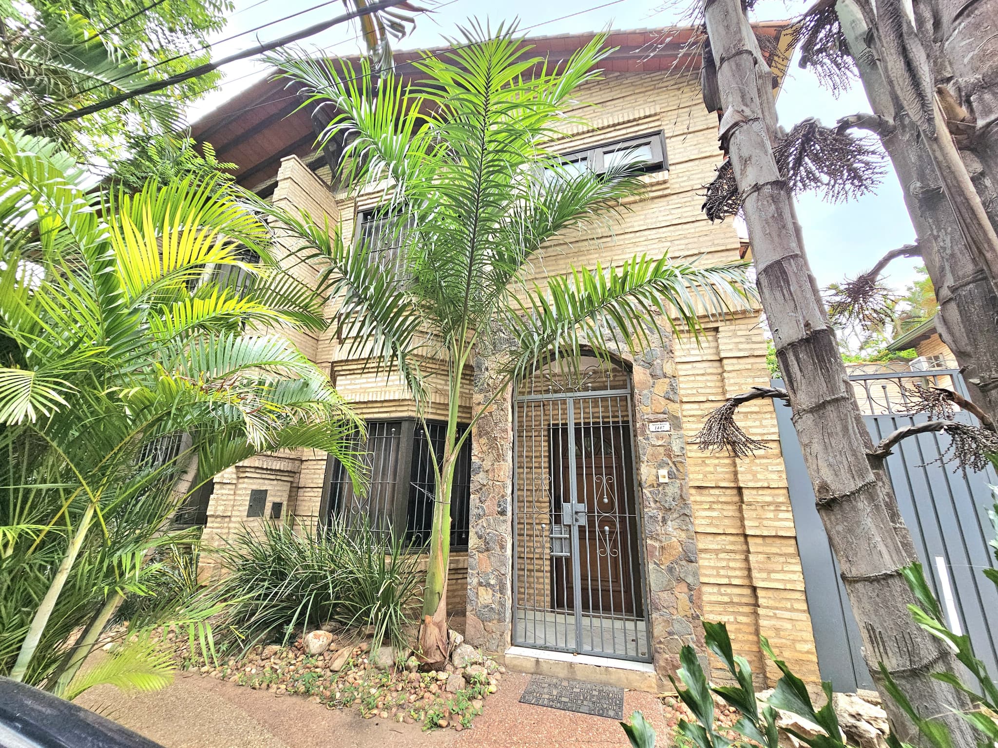 Alquilo duplex zona shopping del sol