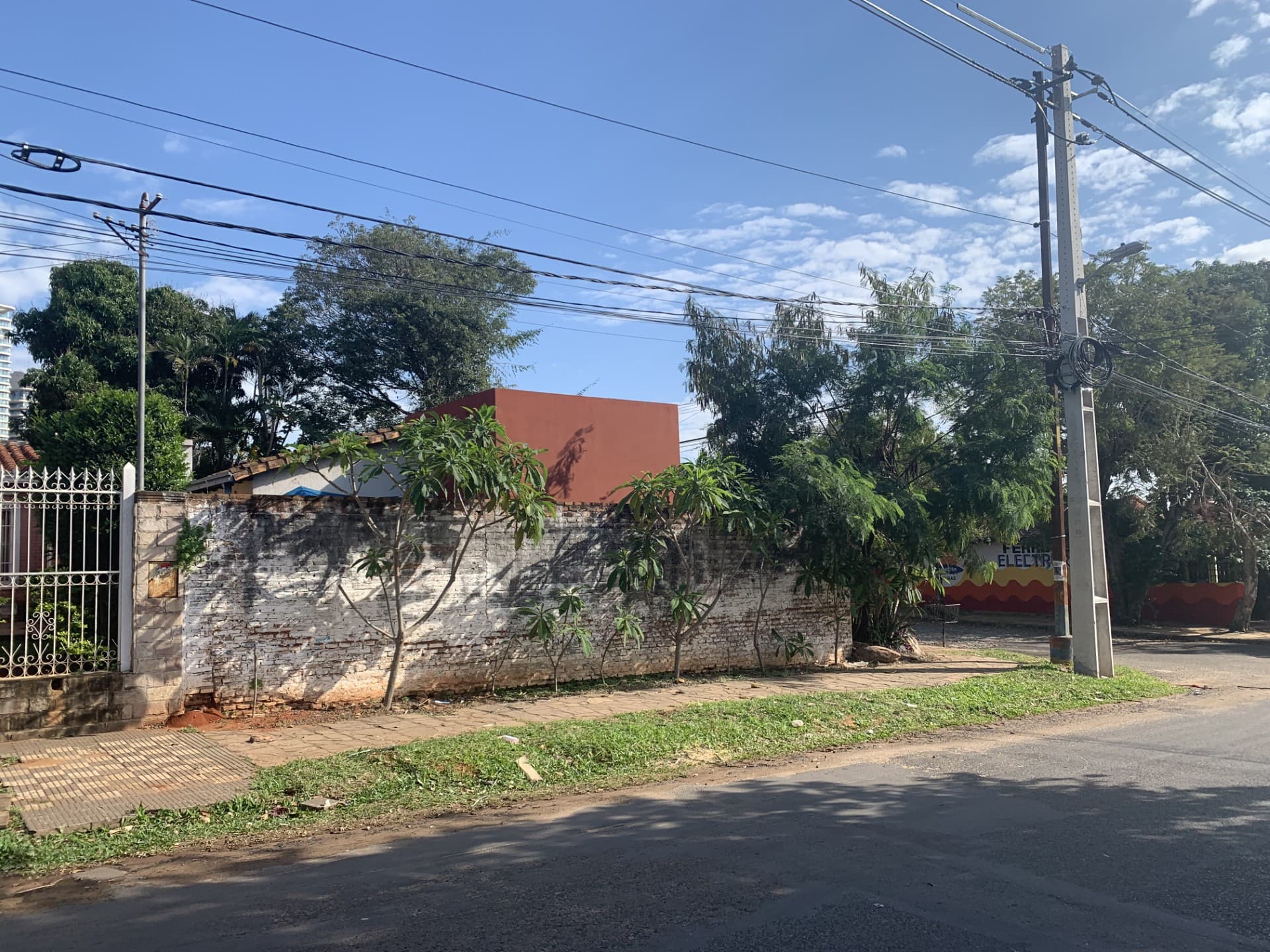 Terreno En Esquina Con Casa De 100 M2