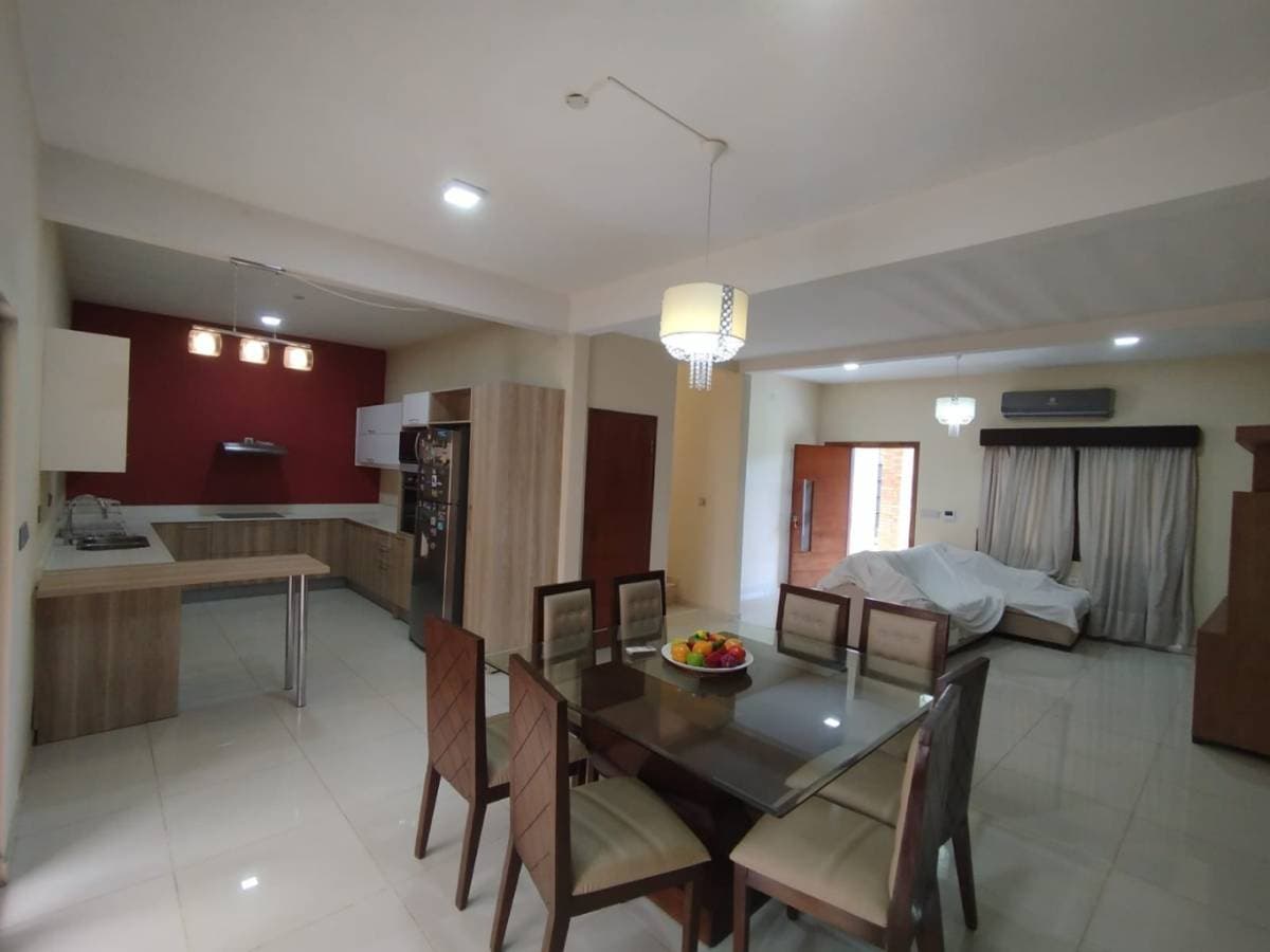Alquilo Casa Amoblada de dos pisos, con 4 habitaciones – 2