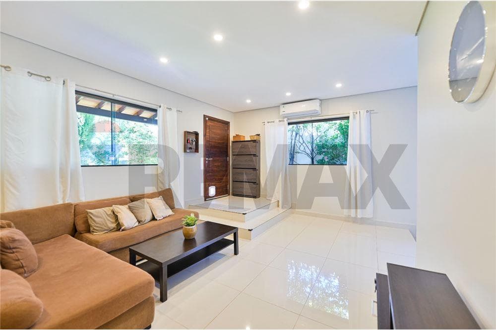 Vendo casa en Lambaré.
