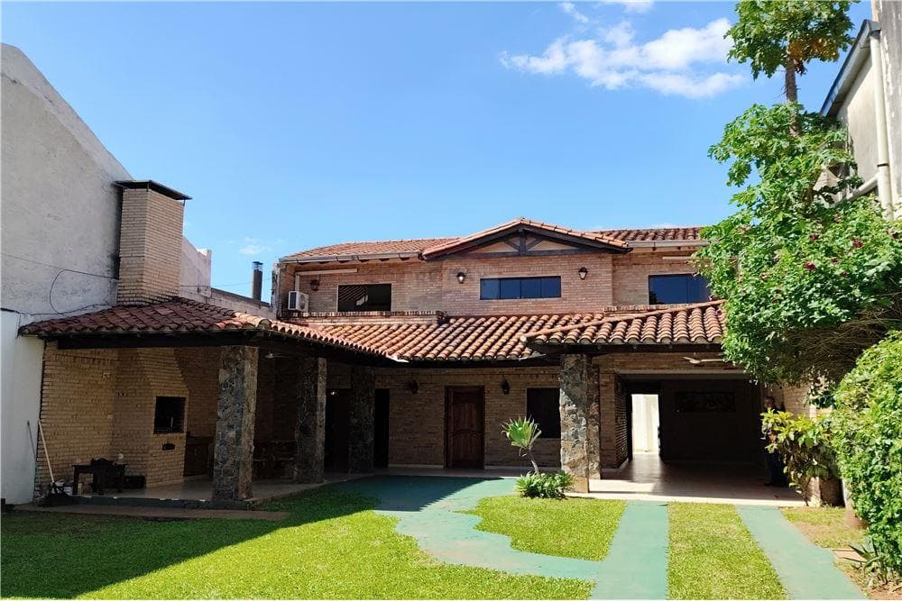 ALQUILO AMPLIA CASA EN ZONA PLAZA MADERO