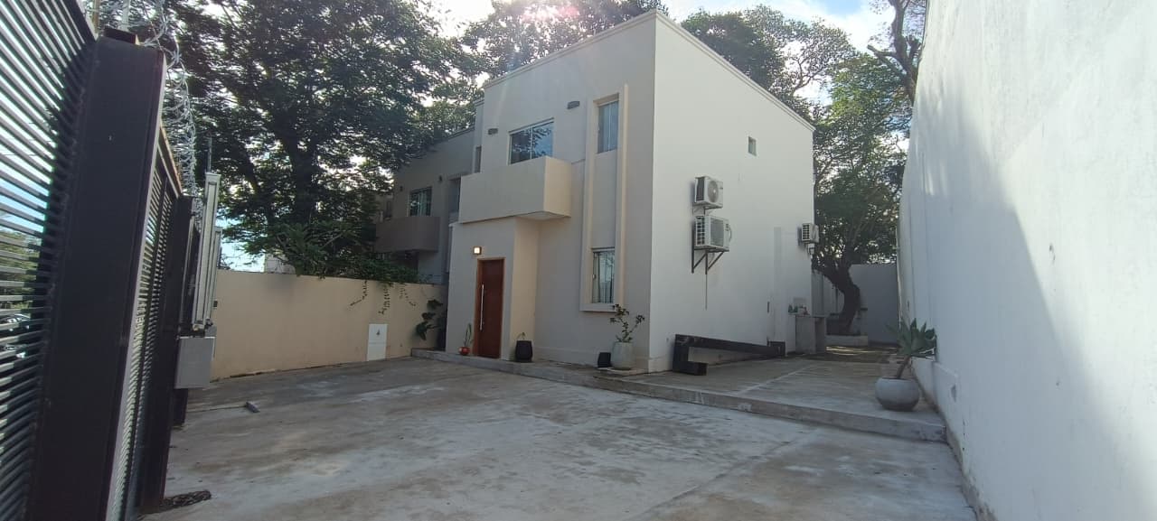 En venta hermosa Casa tipo Duplex Zona Yacht – 3