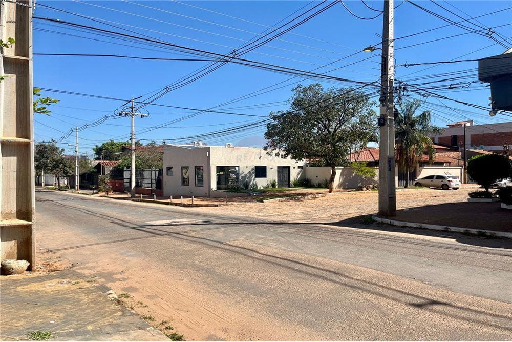 VENDO CASA CON SALON COMERCIAL EN ESQUINA FERNANDO NORTE – 2