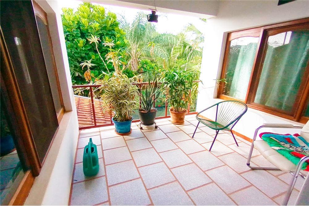 VENDO HERMOSA RESIDENCIA CON PISCINA EN AREGUA – 3