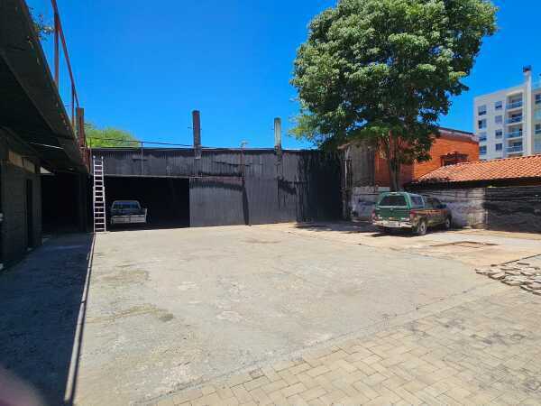 ALQUILO SHOWROOM CON DEPOSITOS EN LOS LAURELES