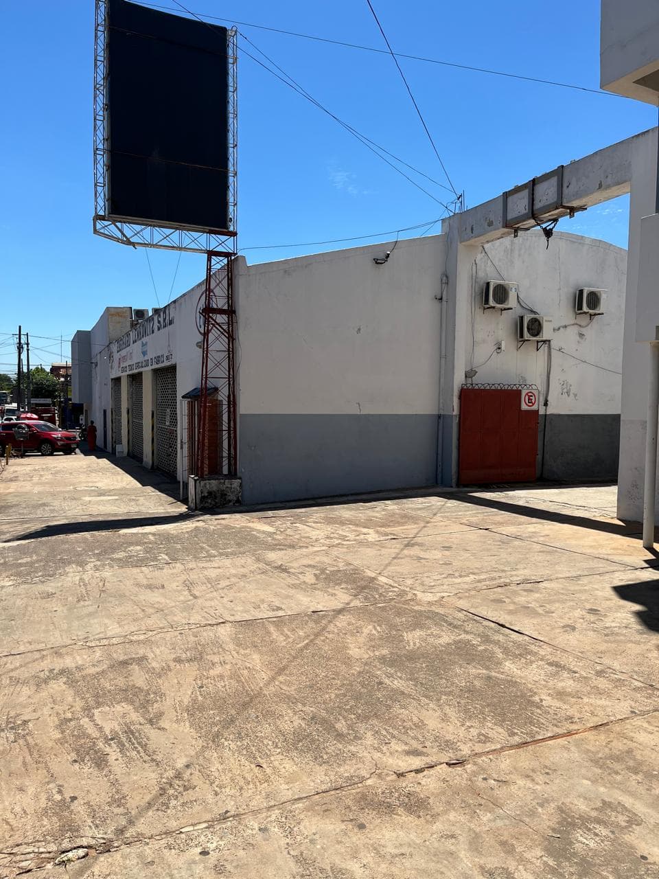 EN VENTA – PROPIEDAD COMERCIAL SOBRE RUTA 2 ,Pleno centro de Capiata – 3