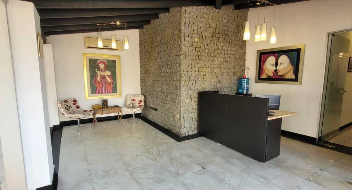EN ALQUILER-CASA PARA OFICINA-VILLA AURELIA