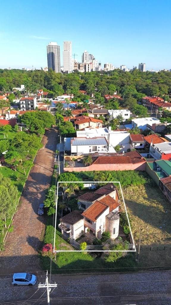Vendo terreno en esquina ubicado en barrio san Jorge, Asunción