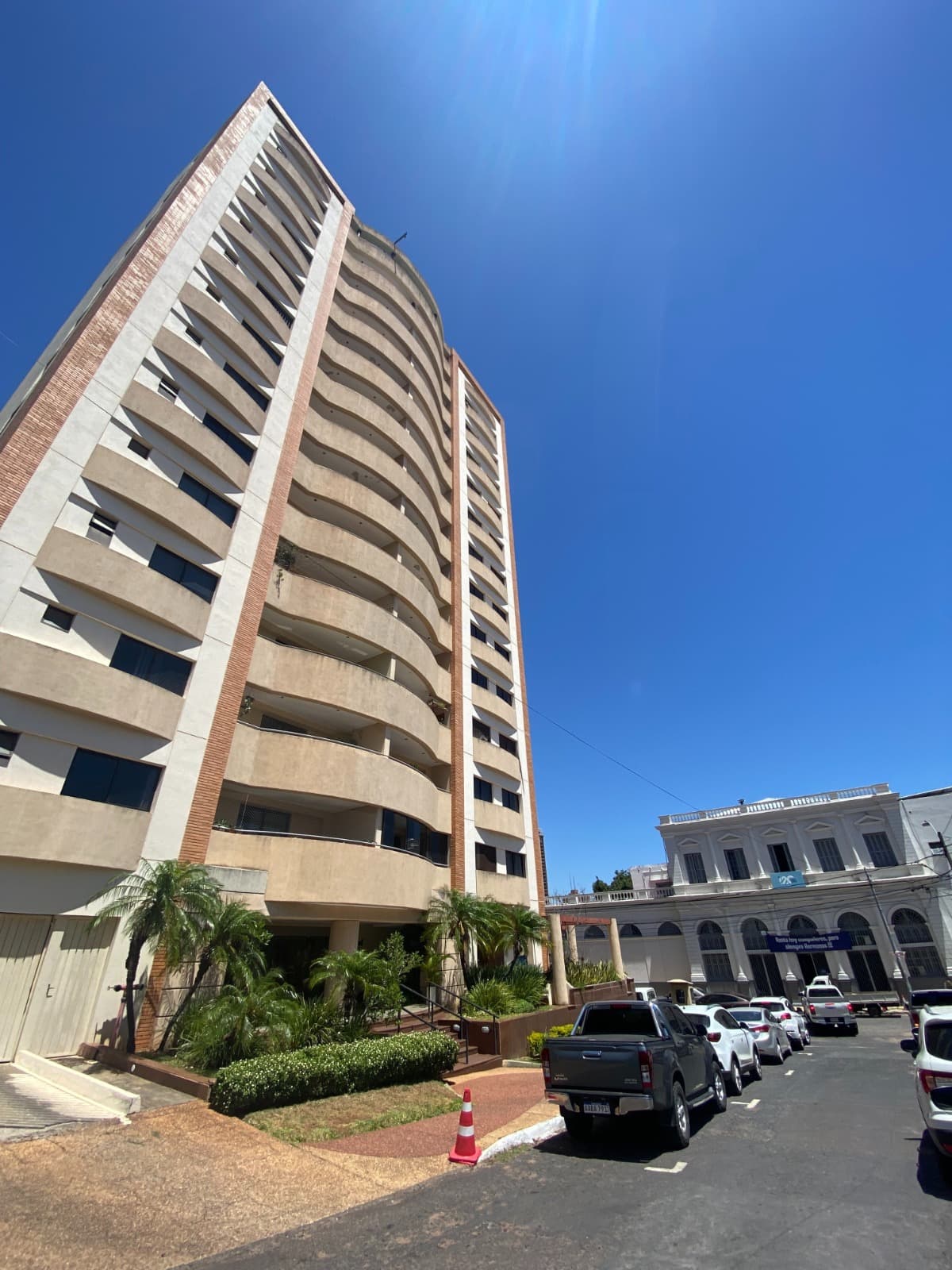 118m2 - 2 Dorm. Y A.serv., Frente Mismo Al Colegio San José