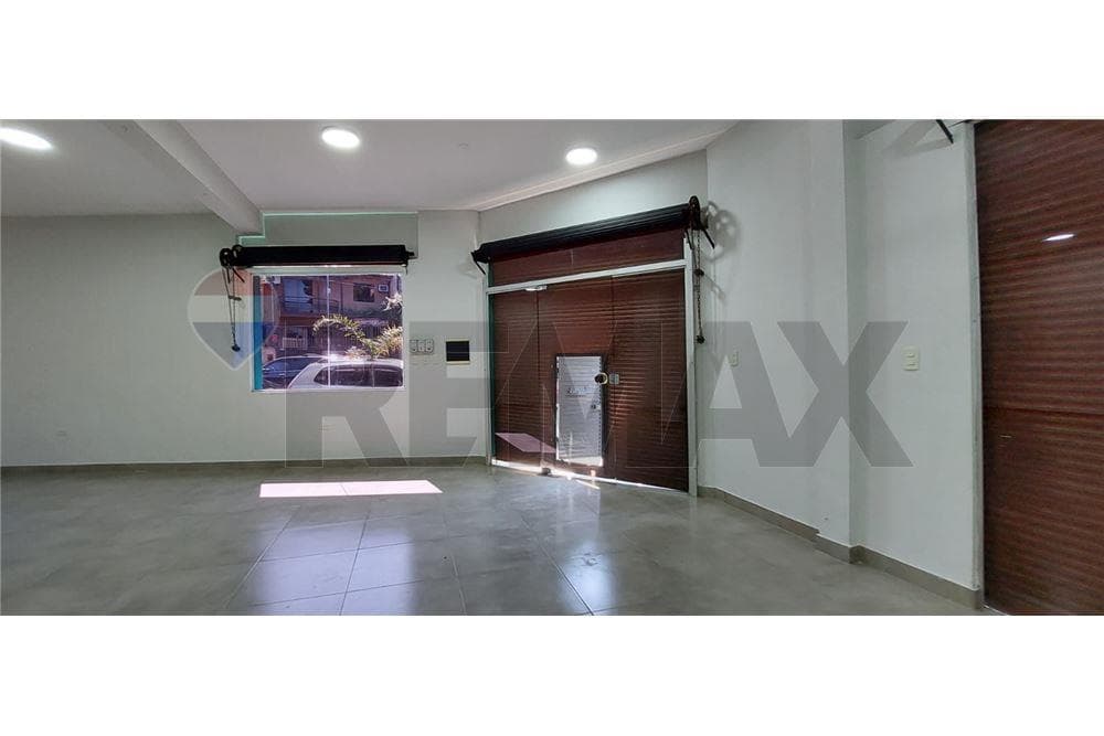 LOCAL COMERCIAL EN ALQUILER - LAMBARÉ – 3