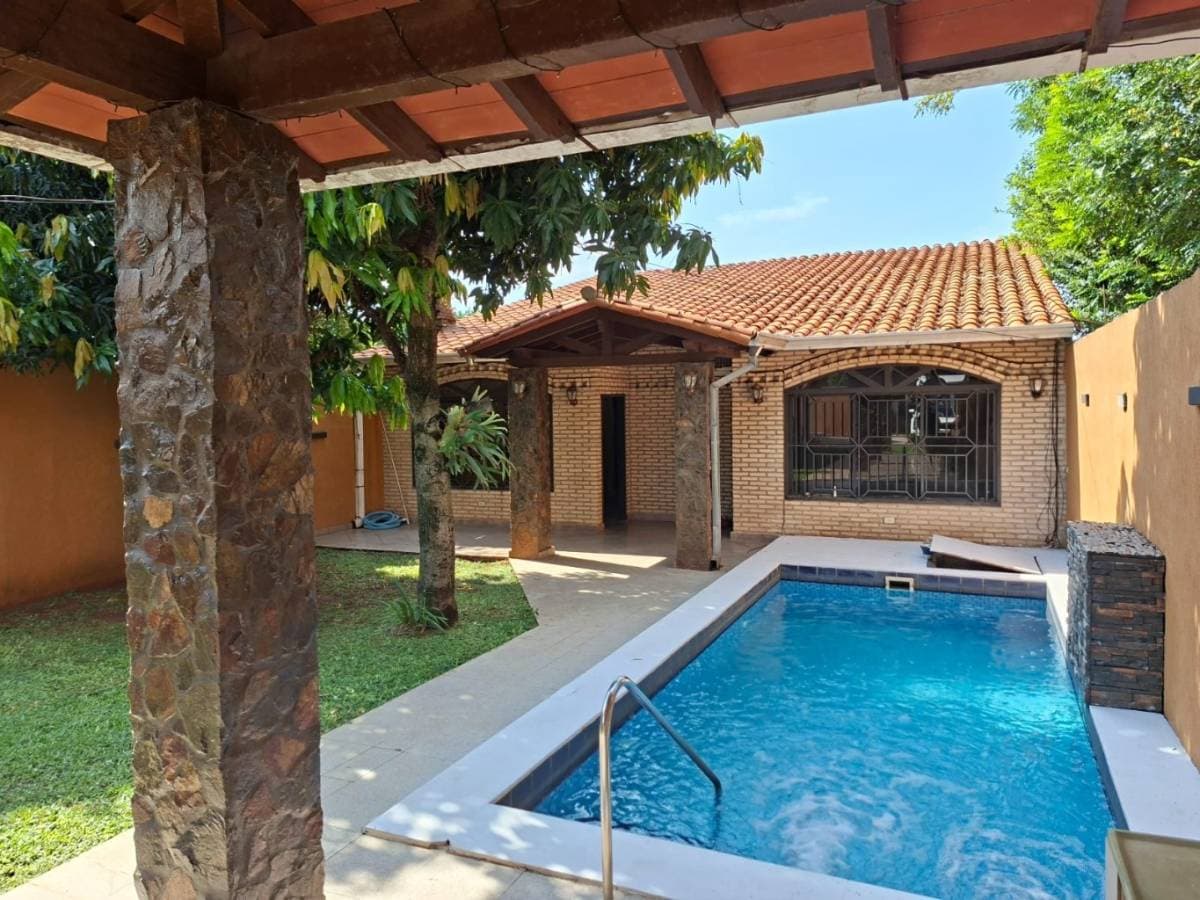 VENDO HERMOSA CASA EN ÑEMBY