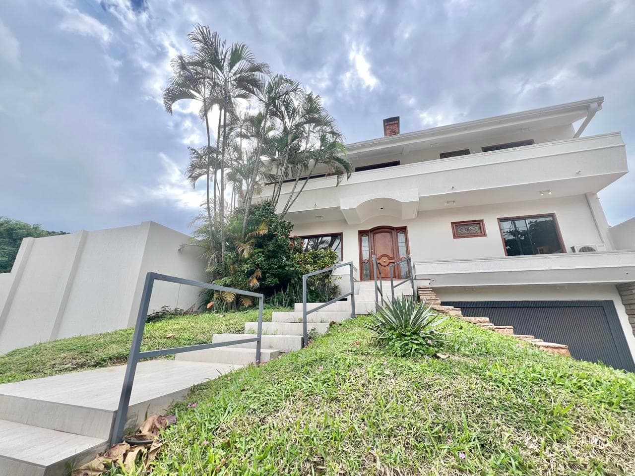 En Alquiler Amplia y Elegante Residencia en Barrio Carmelitas A390 – 2