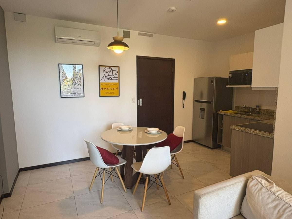 EN ALQUILER DEPARTAMENTO AMOBLADO EN LOS LAURELES