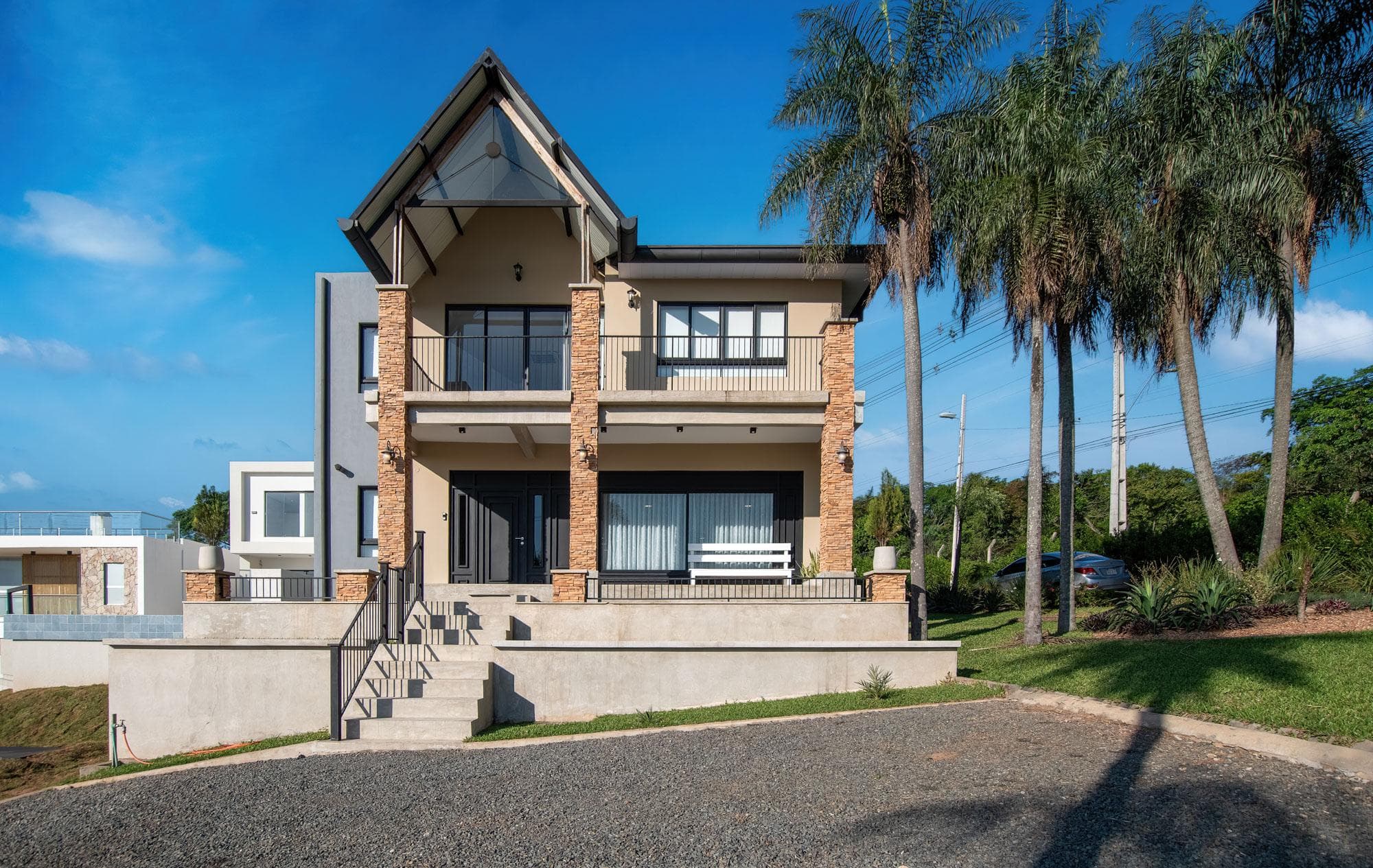 San Bernardino, En Venta, Casa Amoblada De 3 Dormitorios. – 2