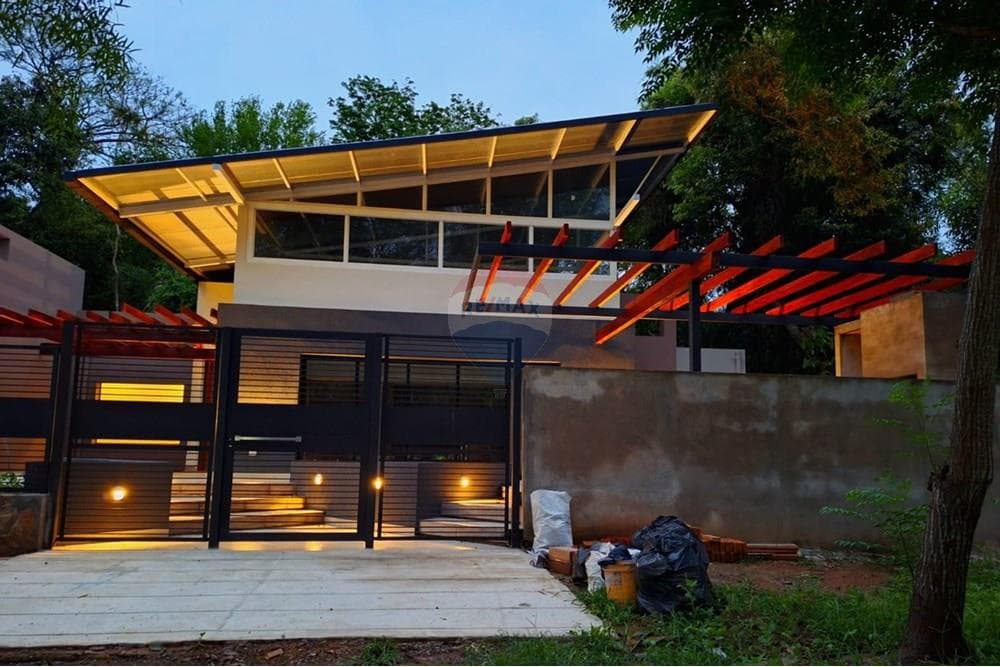Casa a Estrenar de 3 Suites con Piscina en San Bernardino (Lago Azul), 241 m² – 2