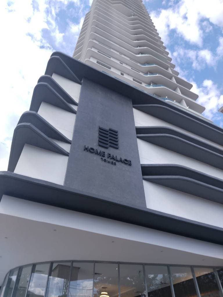 Depto de 1dorm en suite + baño social en piso 19 a 1 cuadra del Shopping del Sol