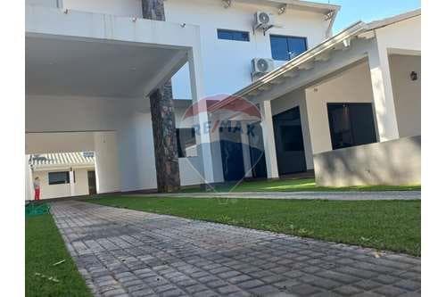 Casa-alquiler-py Central Luque