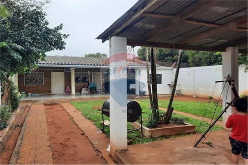 En venta casa de 4 habitaciones con Salon comecial – 2