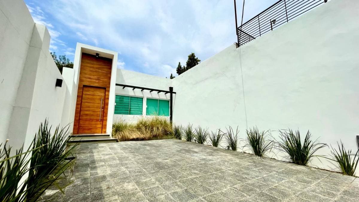 ALQUILO CHALET AMOBLADO DE 2 DORMTS EN BARRIO LAS LOMAS