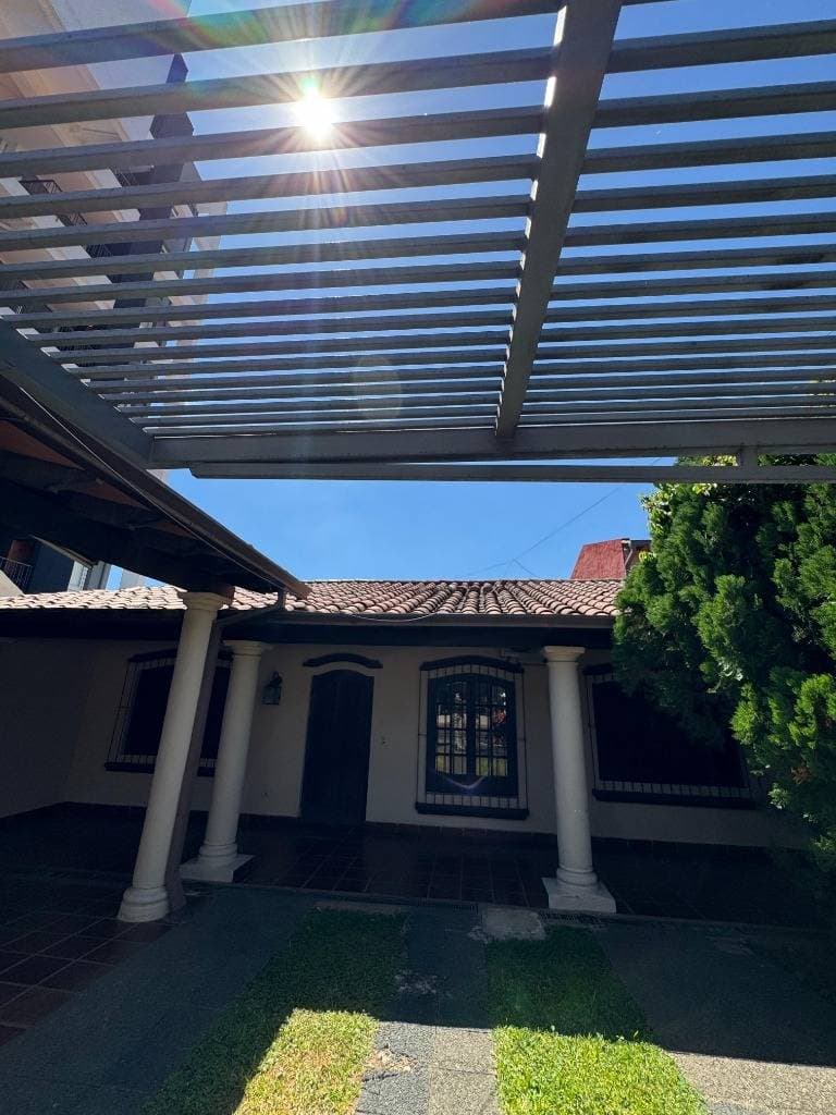 ALQUILO CASA PARA OFICINA EN BARRIO HERRERA