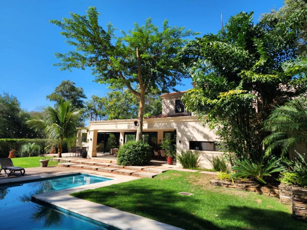 VENDO RESIDENCIA DE ESTILO TOSCANO EN BARRIO CERRADO SURUBI`I – 2