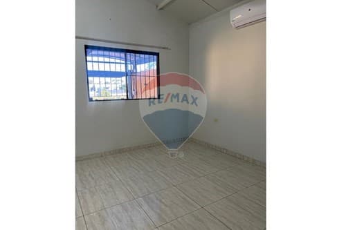 ALQUILO CASA EN LAMBARE ZONA AV YACTH – 3