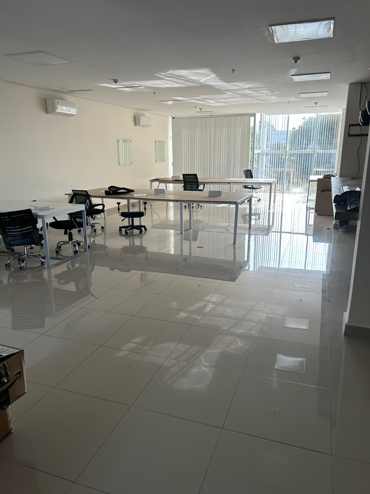 ALQUILO OFICINA EN EDIFICIO CORPORATIVO BARRIO YCUA SATI. – 2