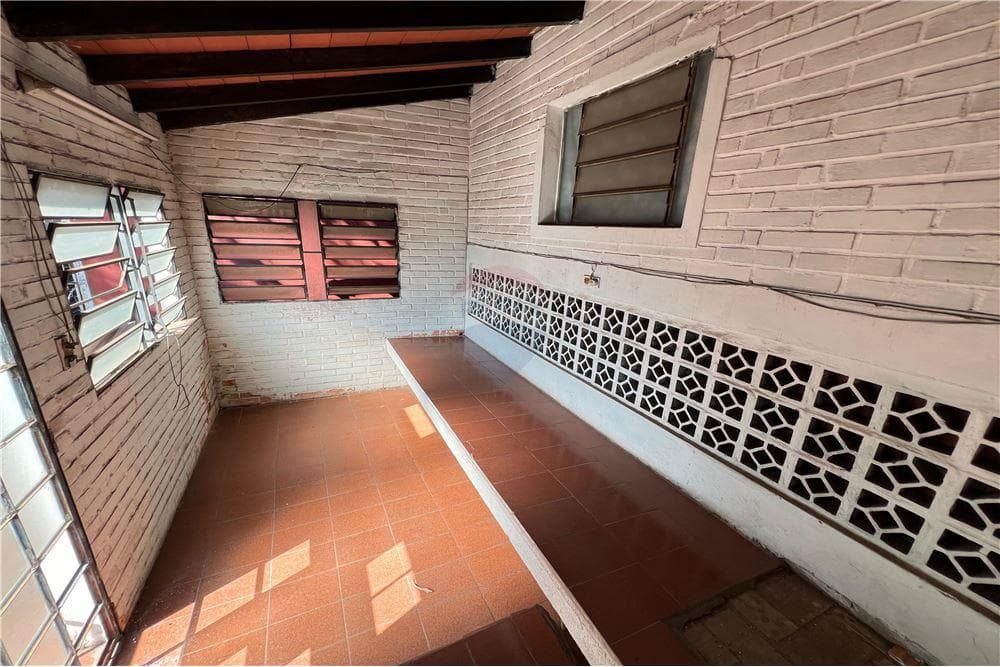 VENDO CASA A PRECIO DE TERRENO SOBRE GRAL. SANTOS – 2