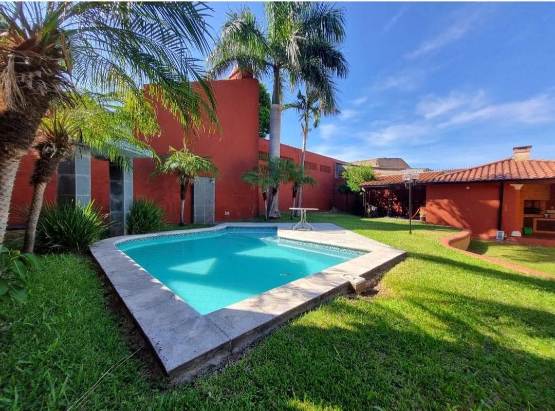 Vendo casa con patio soñado en Barrio San Vicente