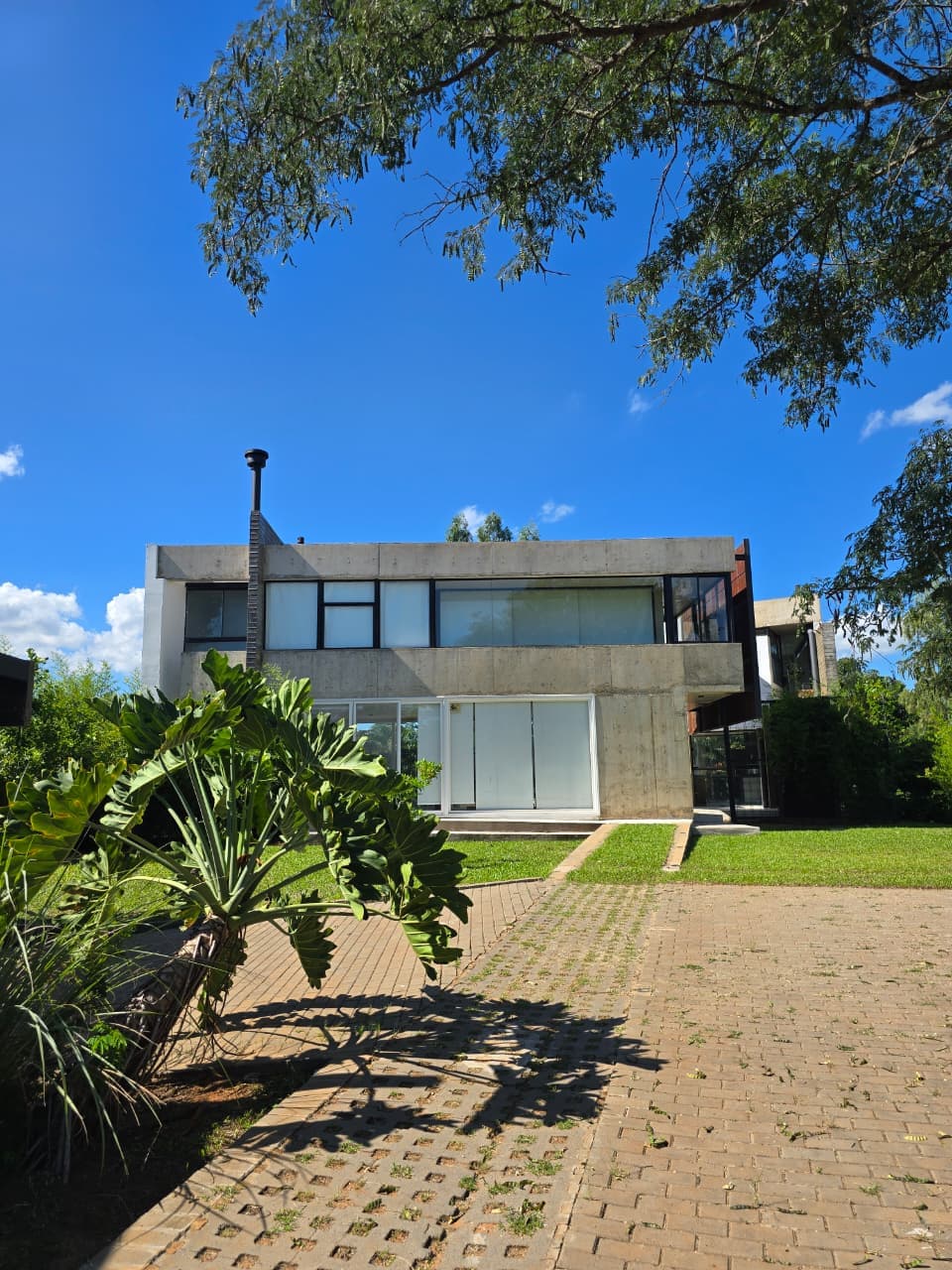 En Venta Residencia Estilo Contemporaneo Sobre Lago Ypacaraí – 2