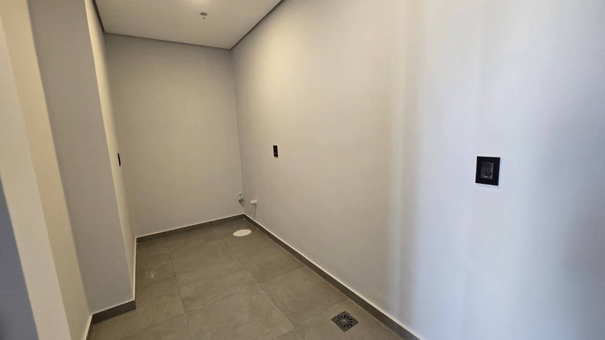 LOCAL COMERCIAL EN ESQUINA ZONA SHOPPING DEL SOL – 2