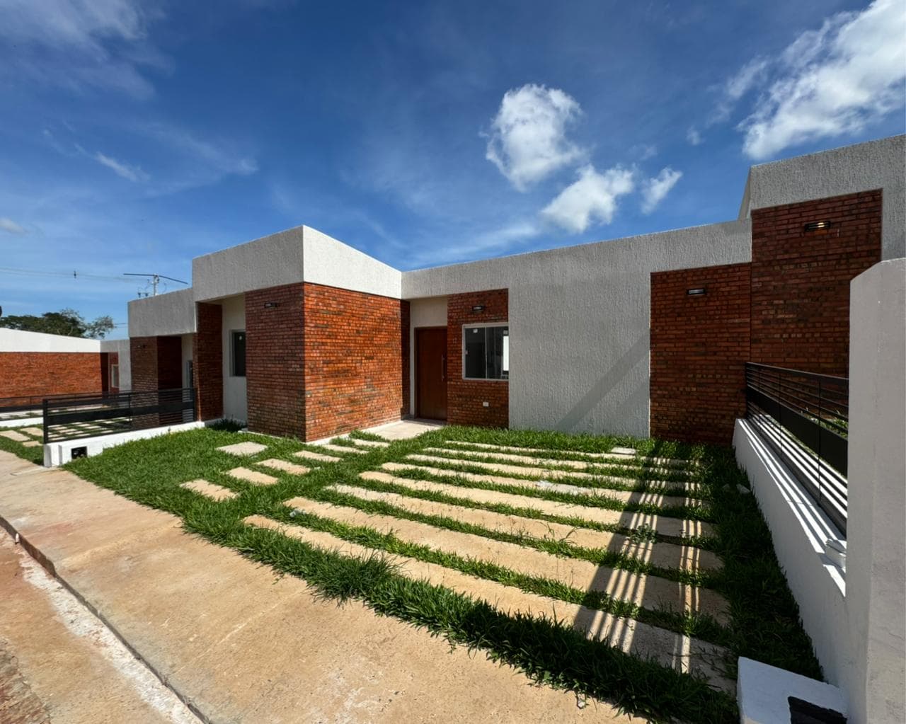 Casas En Barrio Cerrado en Luque desde 386.000.000 gs