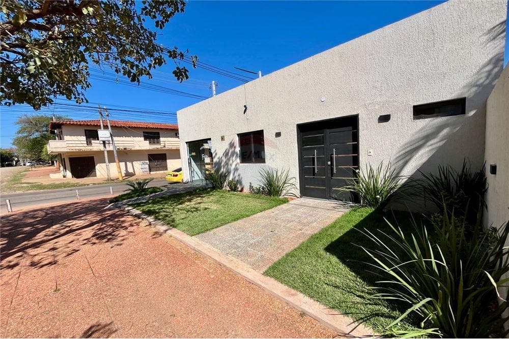 VENDO CASA CON SALON COMERCIAL EN ESQUINA FERNANDO NORTE